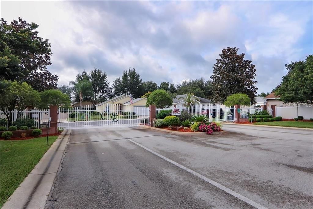 For Sale: $359,900 (3 beds, 3 baths, 1718 Square Feet)