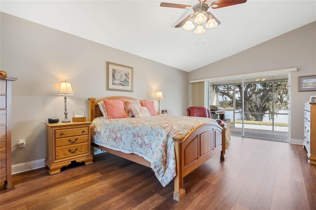 For Sale: $359,900 (3 beds, 3 baths, 1718 Square Feet)