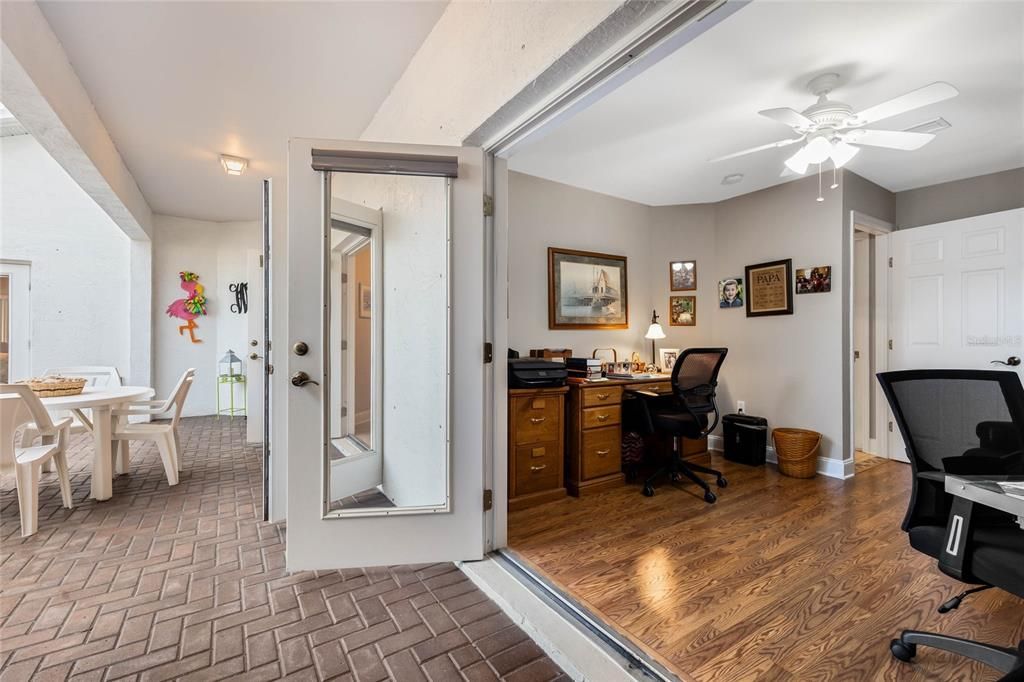 For Sale: $359,900 (3 beds, 3 baths, 1718 Square Feet)