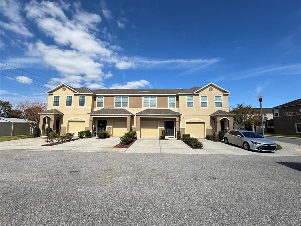 Recently Rented: $2,400 (3 beds, 2 baths, 1420 Square Feet)