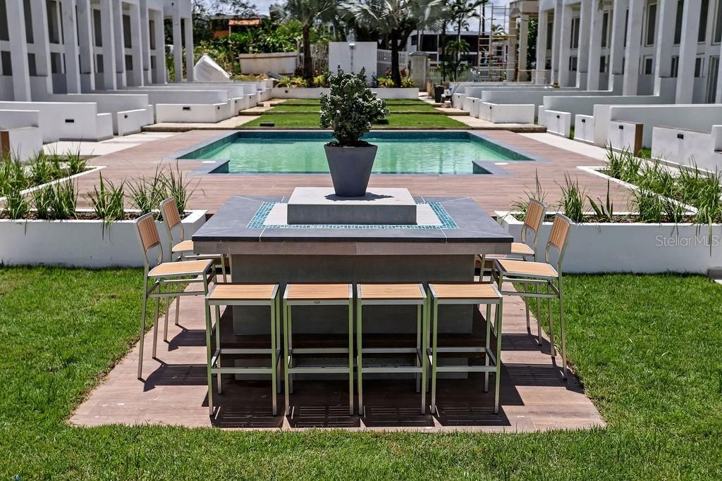 Под контрактом: $420,000 (3 спален, 3 ванн, 2348 Квадратных фут)