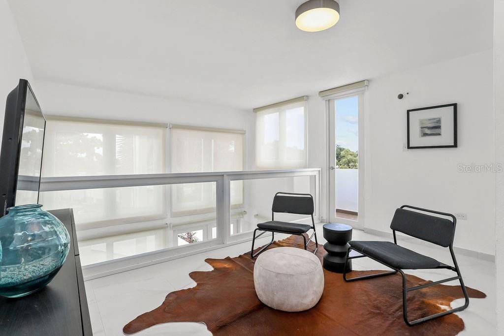 Под контрактом: $420,000 (3 спален, 3 ванн, 2348 Квадратных фут)