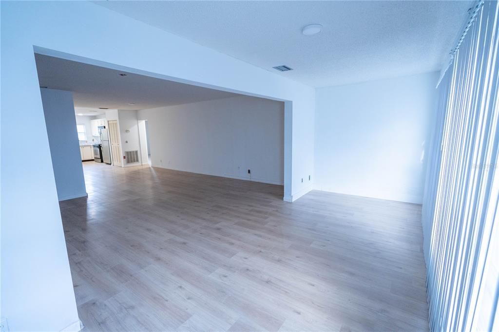 待售: $92,000 (2 贝兹, 2 浴室, 1361 平方英尺)