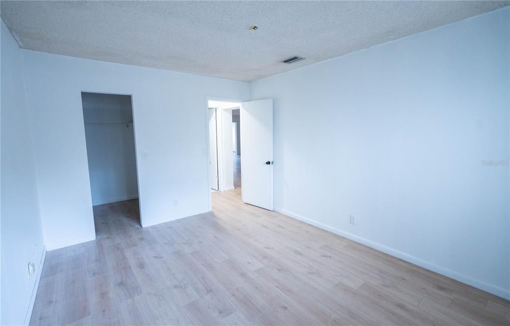 待售: $92,000 (2 贝兹, 2 浴室, 1361 平方英尺)