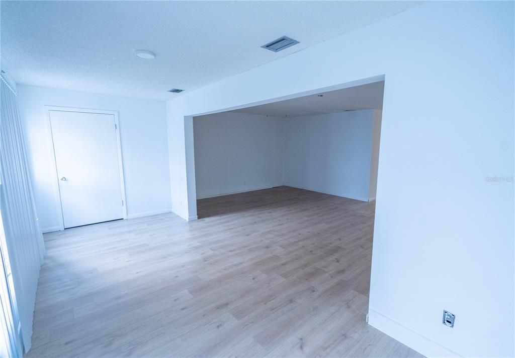 待售: $92,000 (2 贝兹, 2 浴室, 1361 平方英尺)