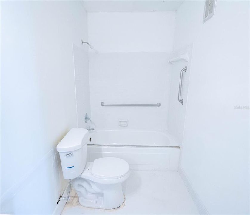 待售: $92,000 (2 贝兹, 2 浴室, 1361 平方英尺)