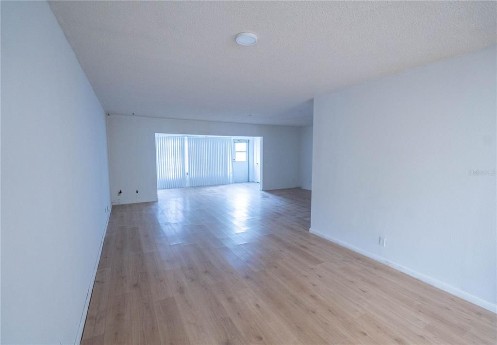 待售: $92,000 (2 贝兹, 2 浴室, 1361 平方英尺)