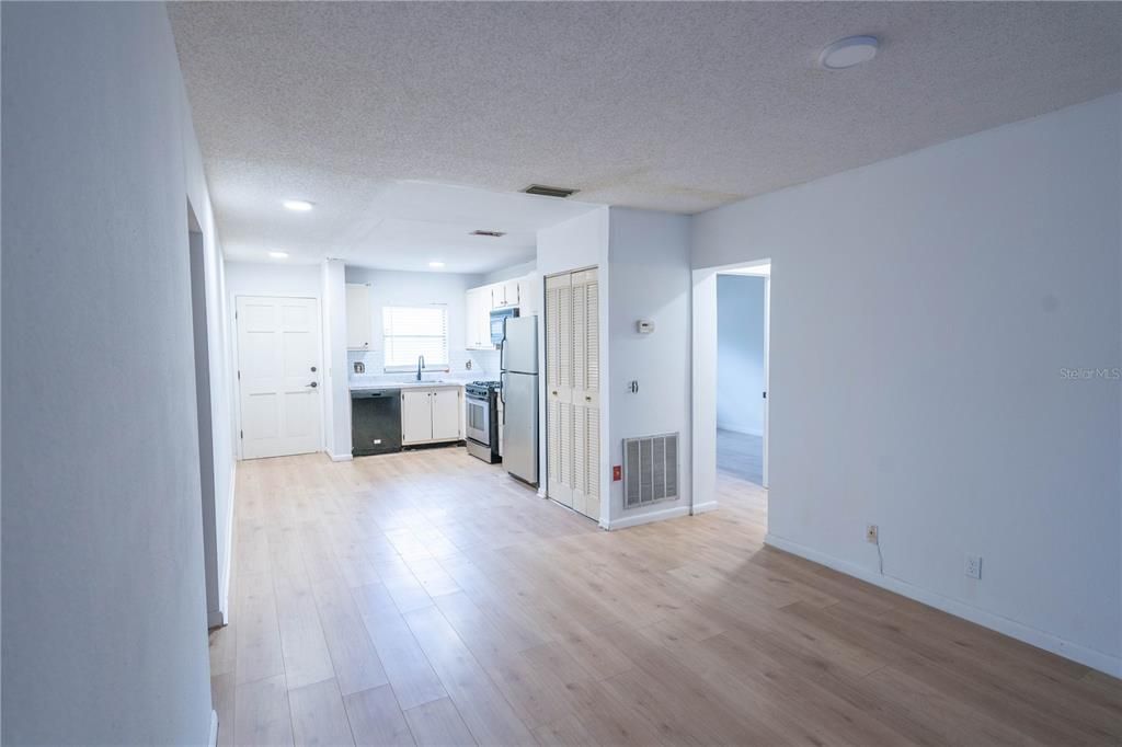 待售: $92,000 (2 贝兹, 2 浴室, 1361 平方英尺)