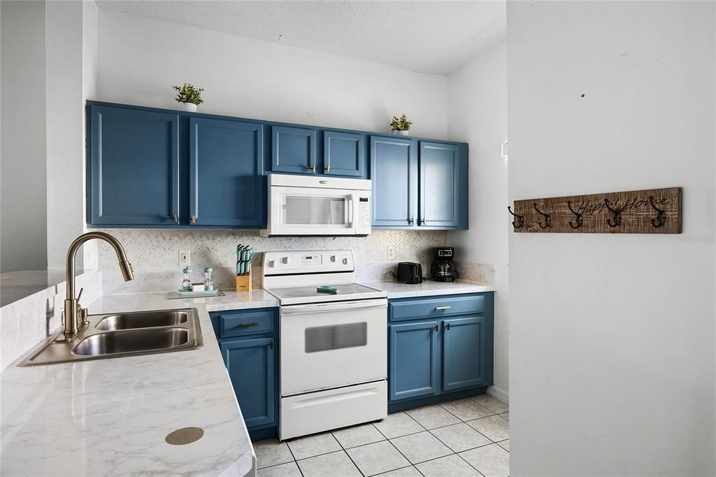 Active With Contract: $224,992 (3 beds, 2 baths, 1291 Square Feet)