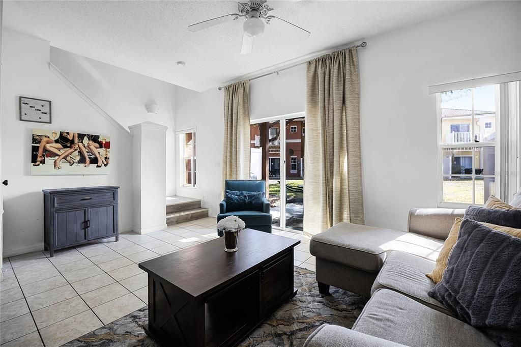 Active With Contract: $224,992 (3 beds, 2 baths, 1291 Square Feet)