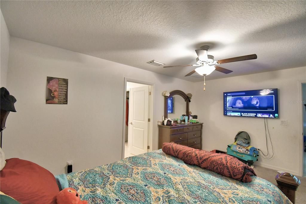 Active With Contract: $256,000 (3 beds, 2 baths, 1451 Square Feet)