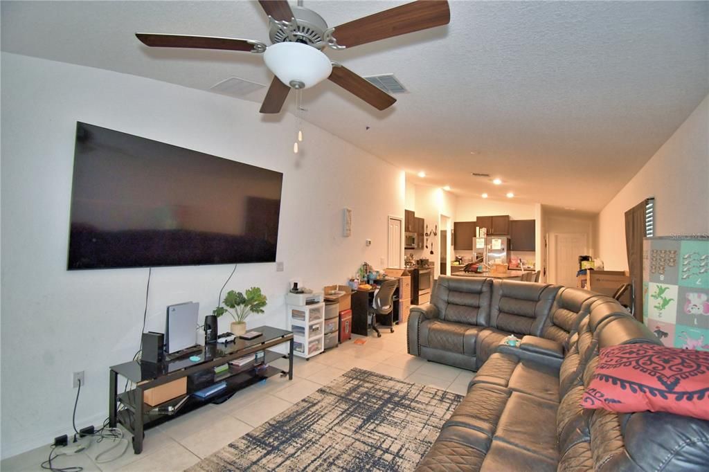 Active With Contract: $256,000 (3 beds, 2 baths, 1451 Square Feet)