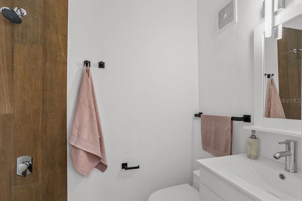 Под контрактом: $420,000 (3 спален, 3 ванн, 2495 Квадратных фут)