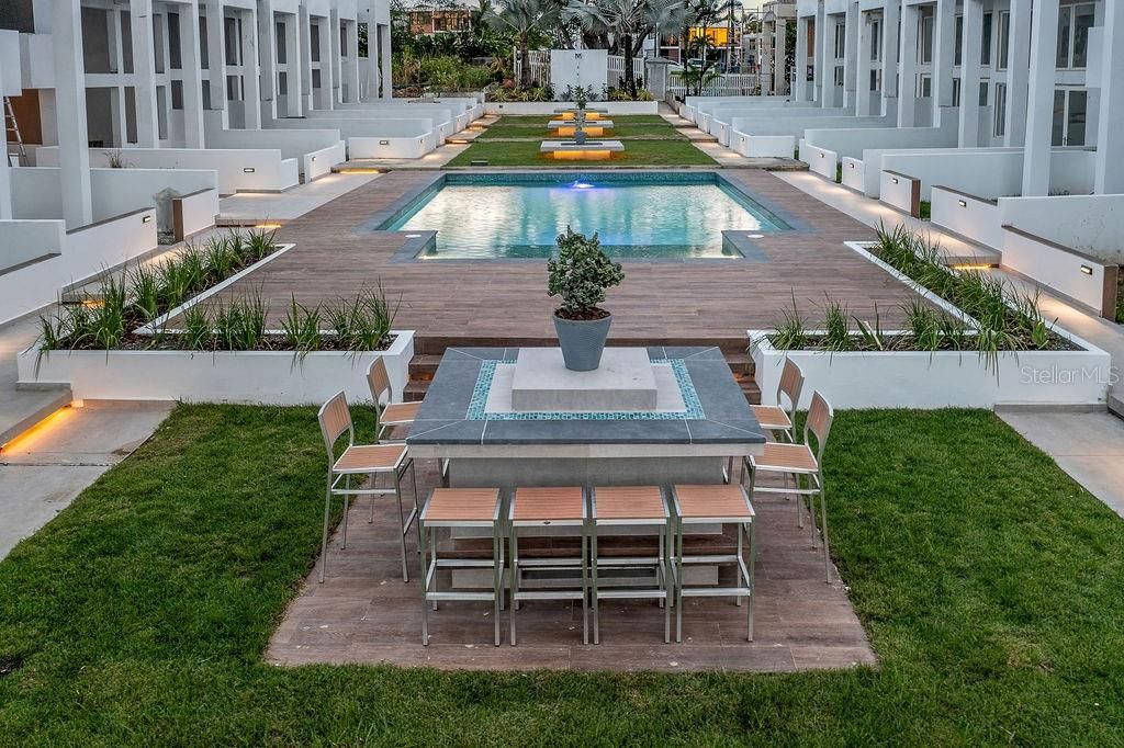 Под контрактом: $420,000 (3 спален, 3 ванн, 2495 Квадратных фут)