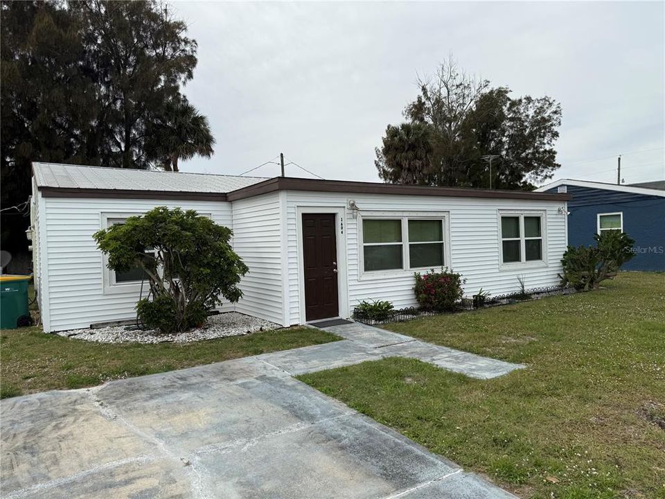 For Sale: $249,990 (3 beds, 2 baths, 1152 Square Feet)