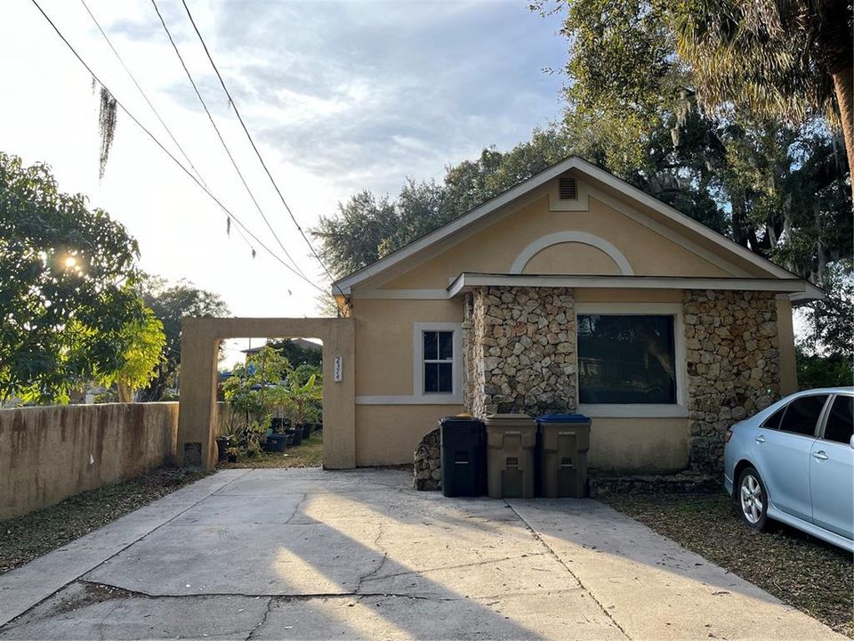 合同活跃: $167,000 (3 贝兹, 2 浴室, 1382 平方英尺)