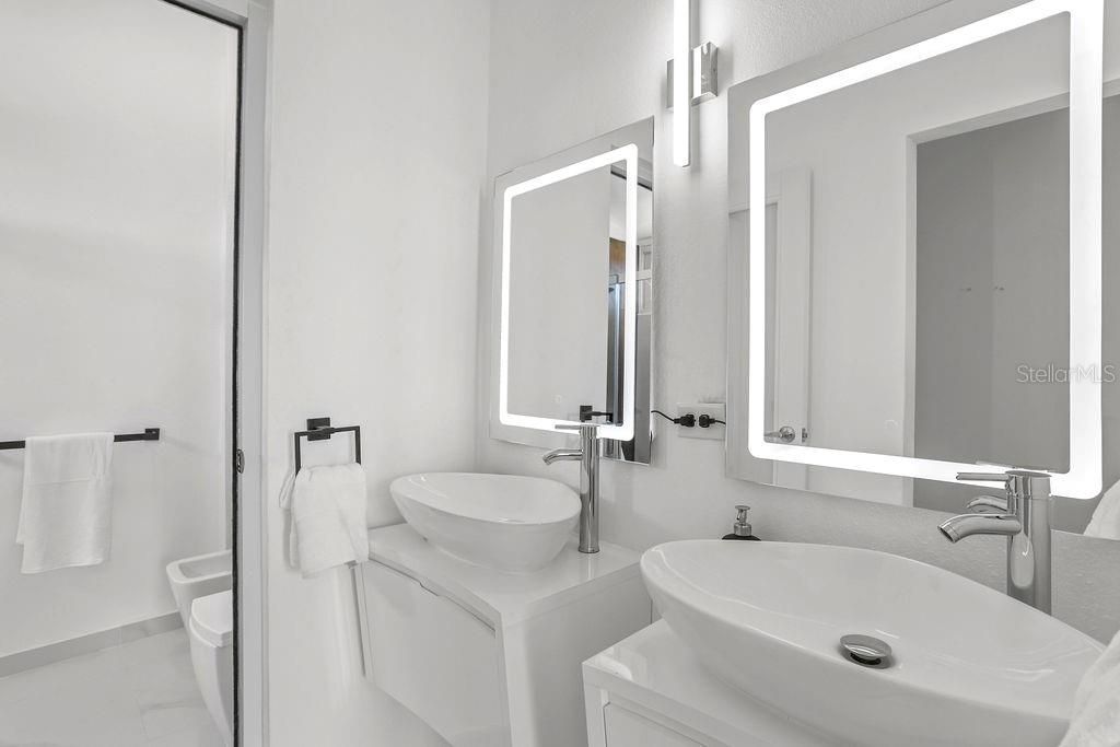 Под контрактом: $415,000 (3 спален, 3 ванн, 2348 Квадратных фут)