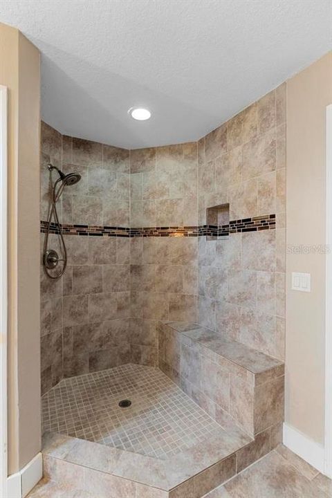 For Sale: $329,000 (2 beds, 2 baths, 1234 Square Feet)