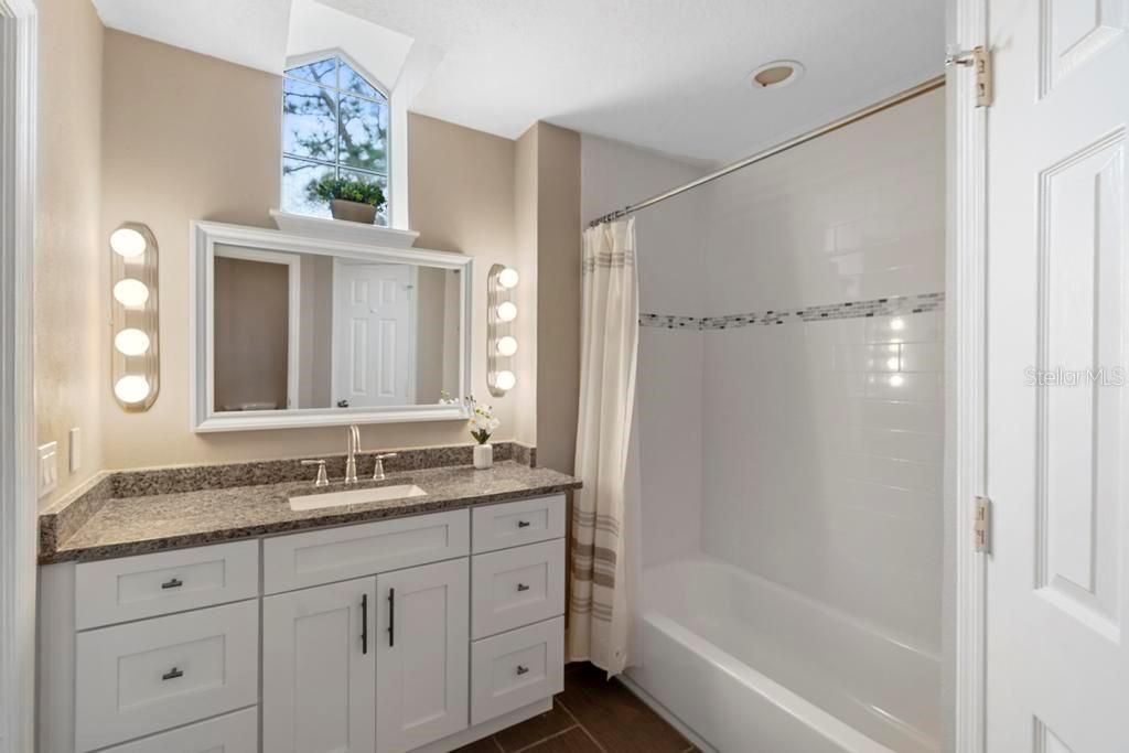 For Sale: $329,000 (2 beds, 2 baths, 1234 Square Feet)