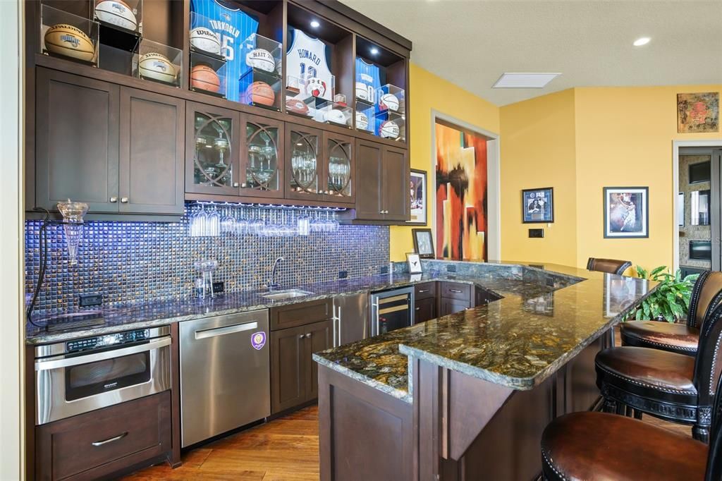 For Sale: $18,500,000 (7 beds, 8 baths, 10649 Square Feet)