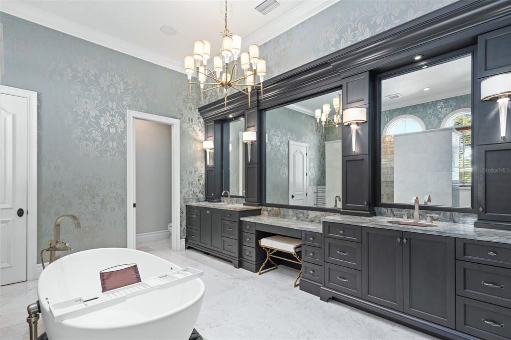 For Sale: $18,500,000 (7 beds, 8 baths, 10649 Square Feet)