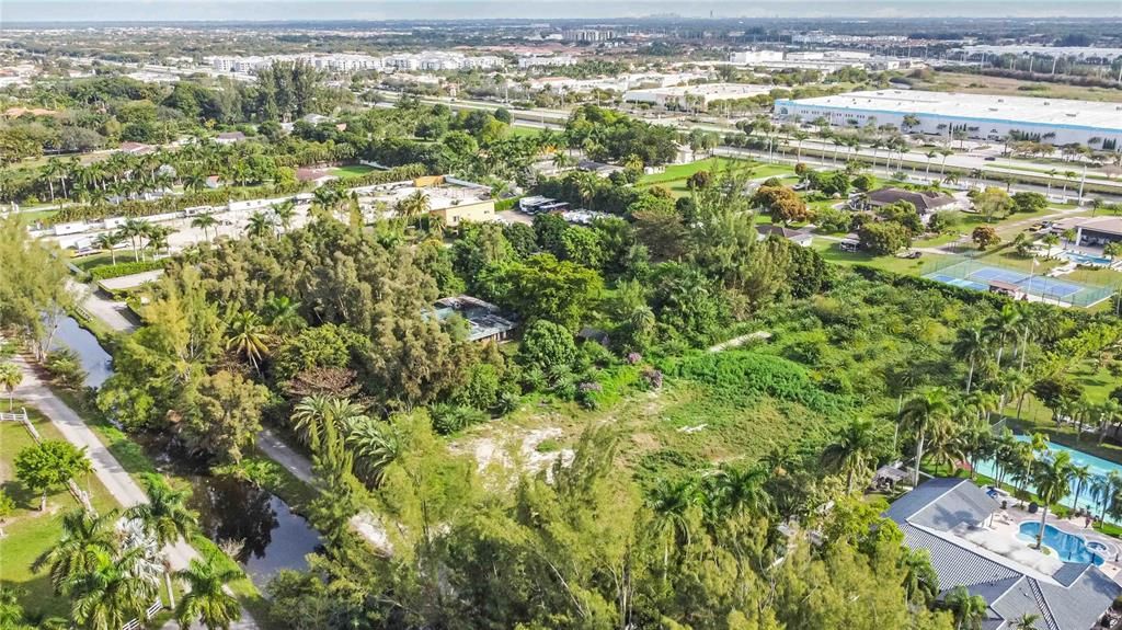 En Venta: $1,300,000 (2.50 acres)