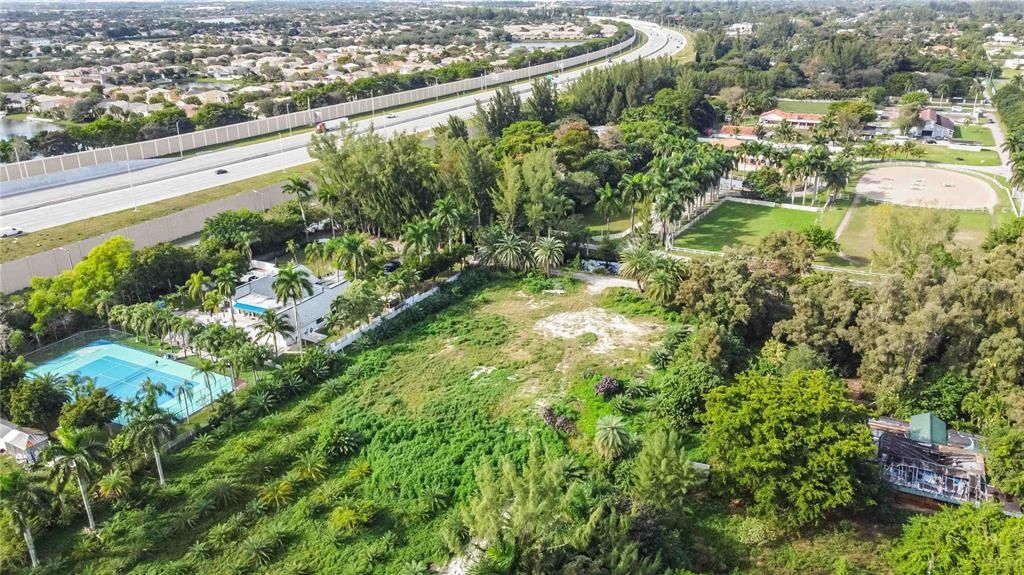 En Venta: $1,300,000 (2.50 acres)