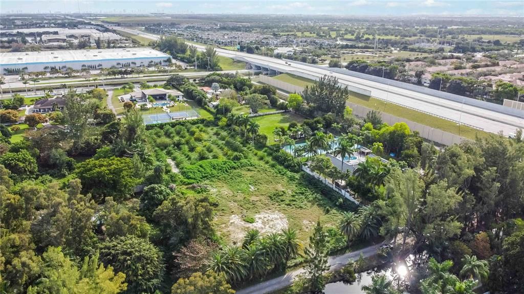 En Venta: $1,300,000 (2.50 acres)