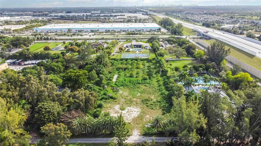 En Venta: $1,300,000 (2.50 acres)