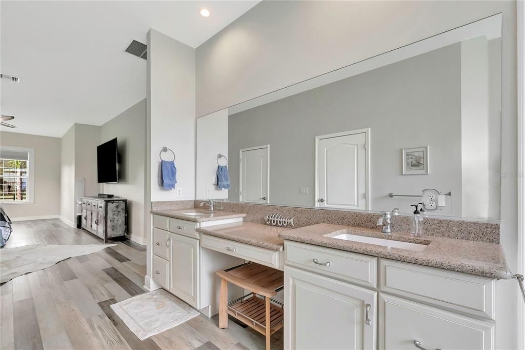 En Venta: $1,952,100 (4 camas, 3 baños, 2804 Pies cuadrados)