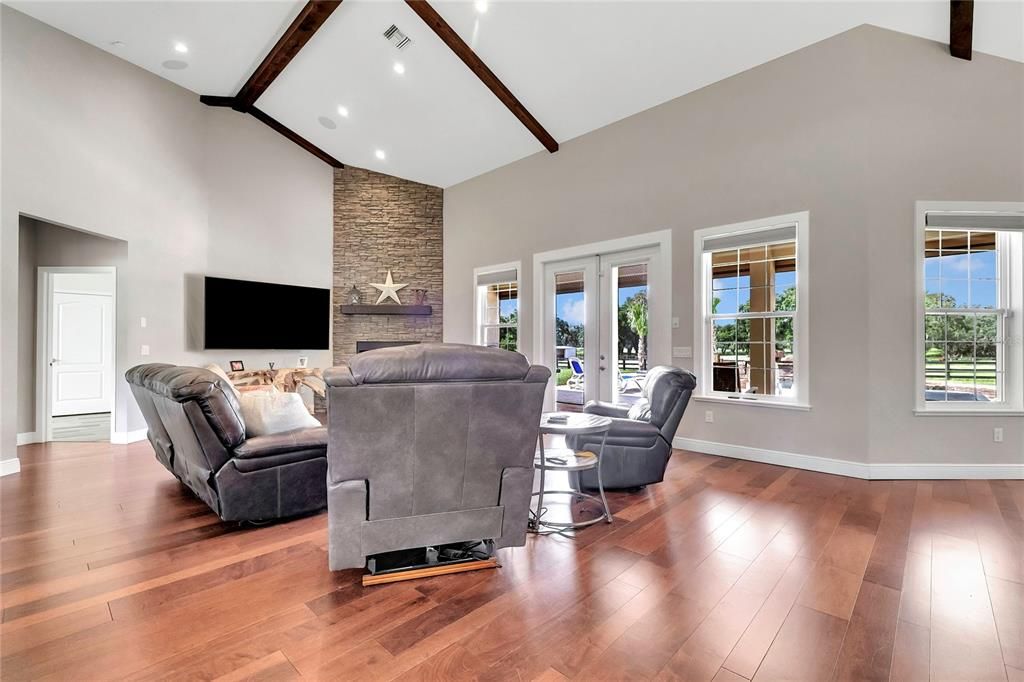 En Venta: $1,952,100 (4 camas, 3 baños, 2804 Pies cuadrados)