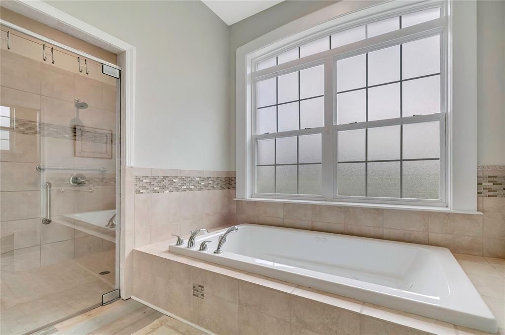 En Venta: $1,952,100 (4 camas, 3 baños, 2804 Pies cuadrados)