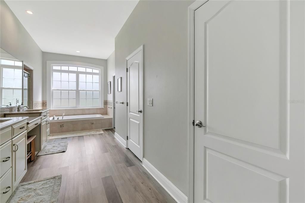 En Venta: $1,952,100 (4 camas, 3 baños, 2804 Pies cuadrados)