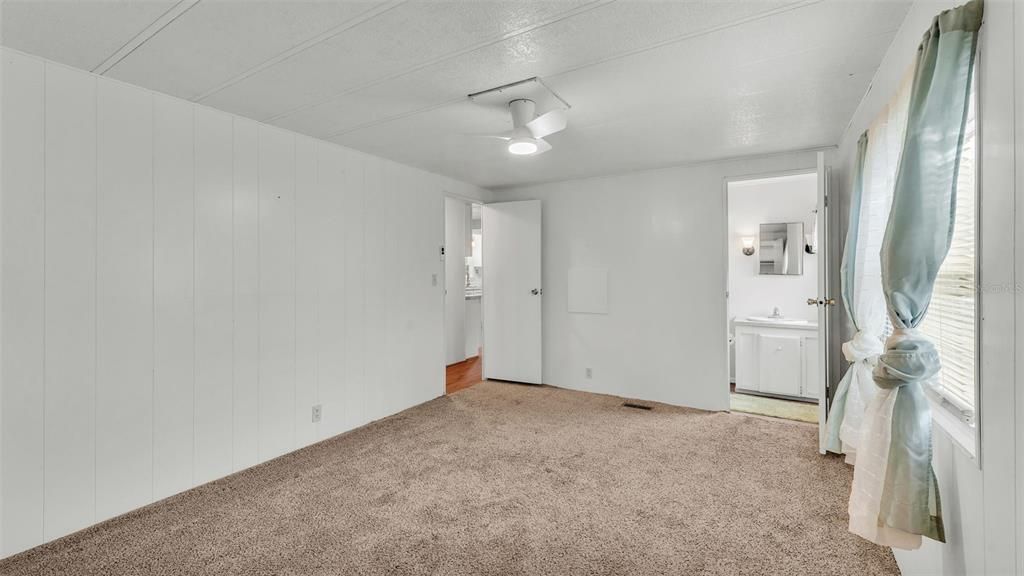 Active With Contract: $125,000 (2 beds, 2 baths, 1459 Square Feet)