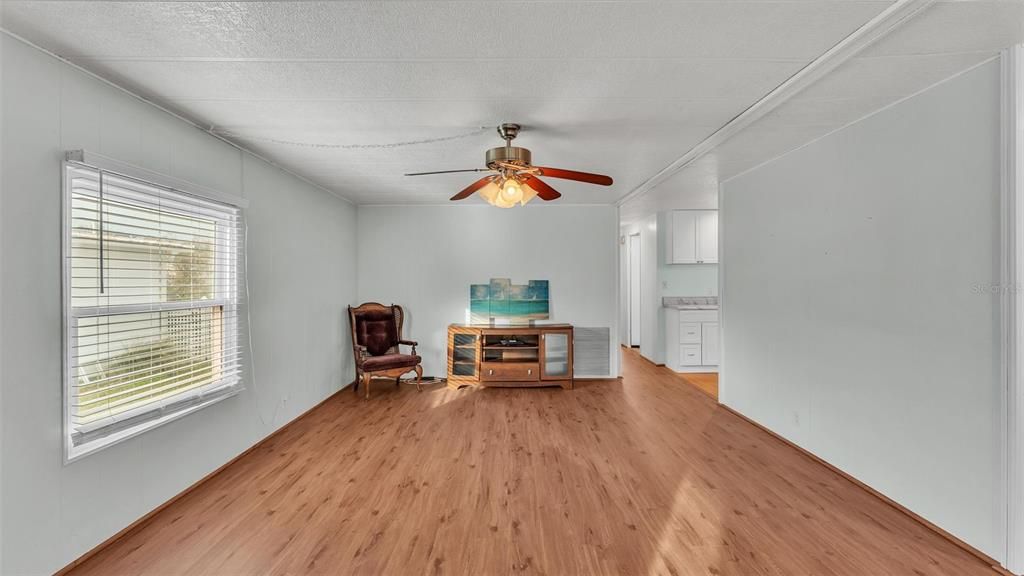 Active With Contract: $125,000 (2 beds, 2 baths, 1459 Square Feet)