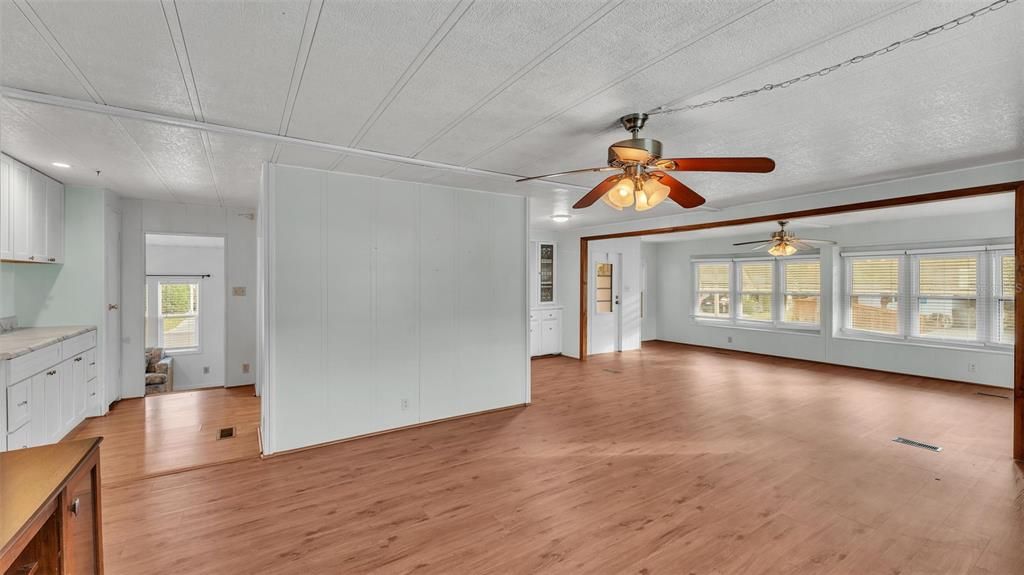 Active With Contract: $125,000 (2 beds, 2 baths, 1459 Square Feet)