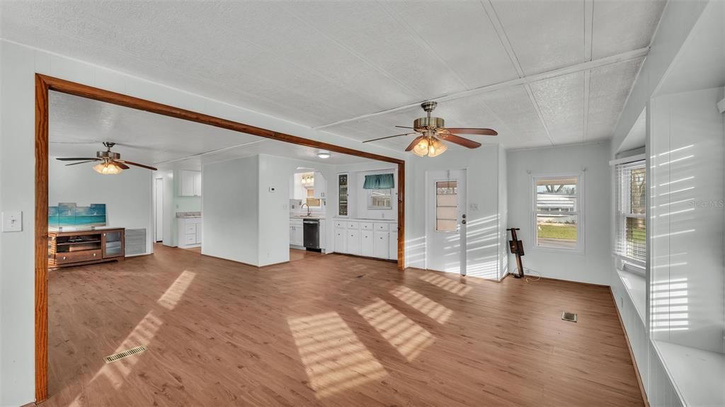 Active With Contract: $125,000 (2 beds, 2 baths, 1459 Square Feet)