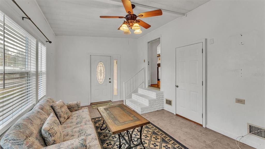 Active With Contract: $125,000 (2 beds, 2 baths, 1459 Square Feet)