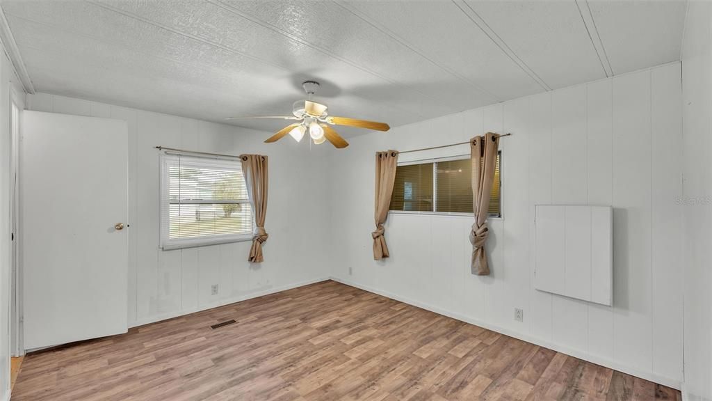 Active With Contract: $125,000 (2 beds, 2 baths, 1459 Square Feet)