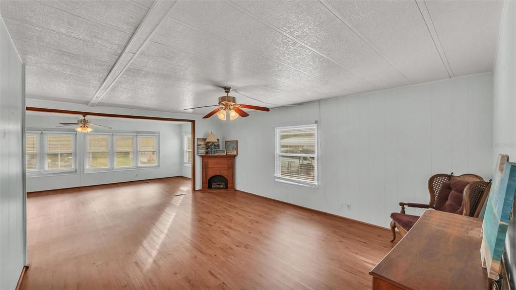 Active With Contract: $125,000 (2 beds, 2 baths, 1459 Square Feet)