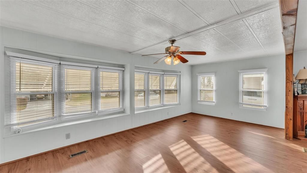 Active With Contract: $125,000 (2 beds, 2 baths, 1459 Square Feet)