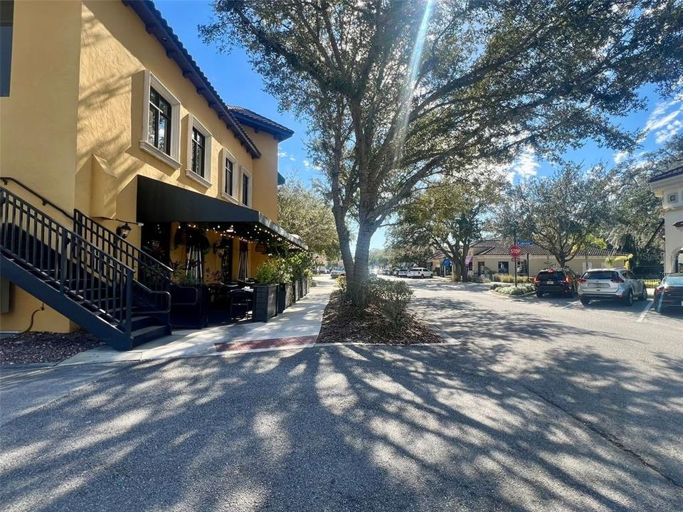 待售: $599,900 (0.19 acres)