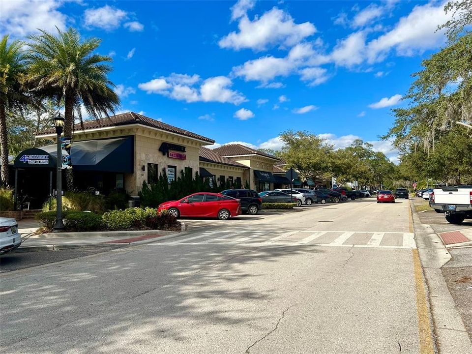 待售: $599,900 (0.19 acres)