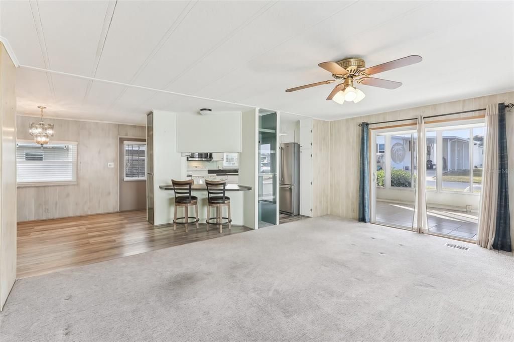 For Sale: $145,900 (2 beds, 2 baths, 1040 Square Feet)