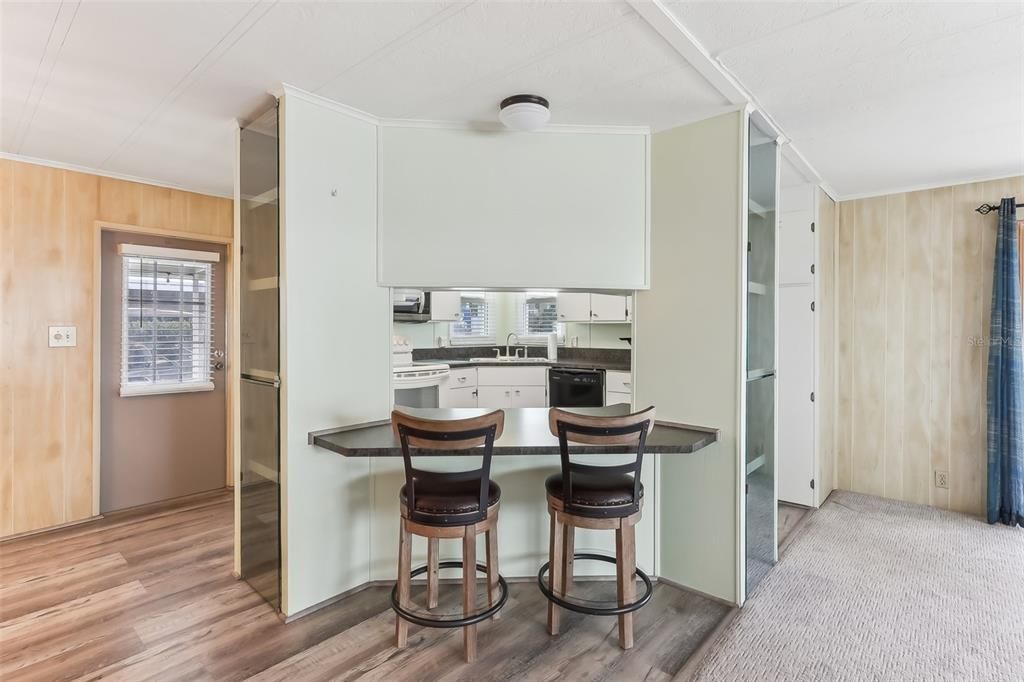 For Sale: $145,900 (2 beds, 2 baths, 1040 Square Feet)