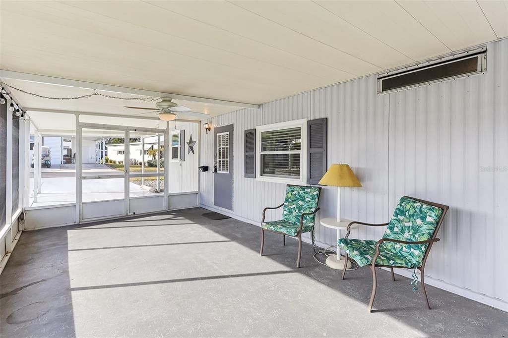 For Sale: $145,900 (2 beds, 2 baths, 1040 Square Feet)