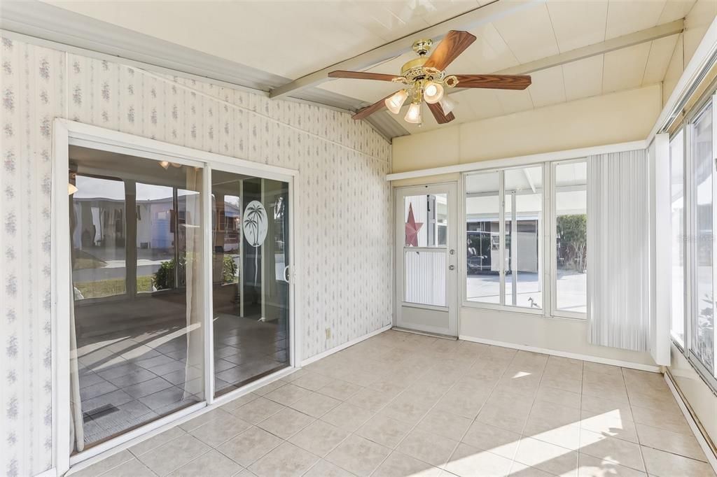 For Sale: $145,900 (2 beds, 2 baths, 1040 Square Feet)