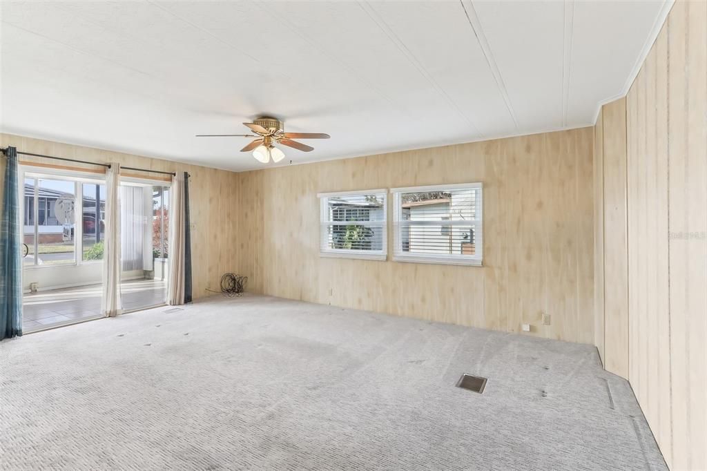 For Sale: $145,900 (2 beds, 2 baths, 1040 Square Feet)