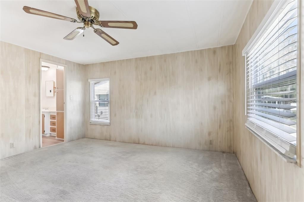 For Sale: $145,900 (2 beds, 2 baths, 1040 Square Feet)