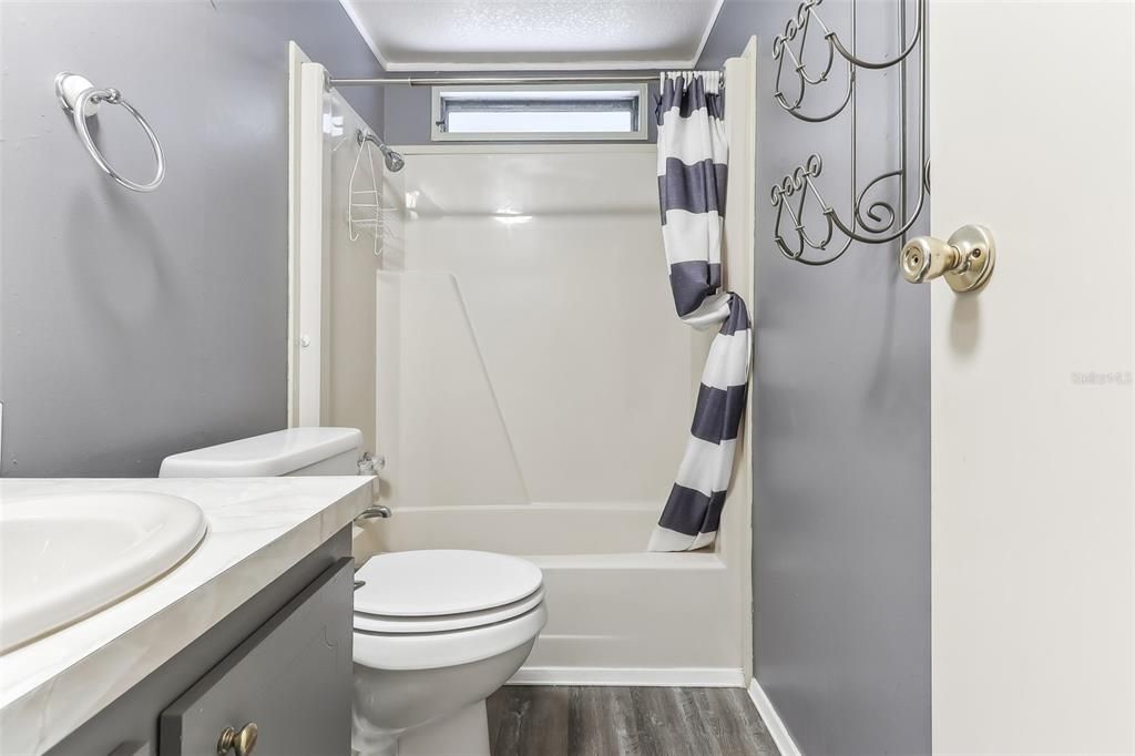 For Sale: $145,900 (2 beds, 2 baths, 1040 Square Feet)